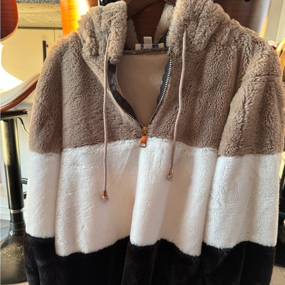 Hooded sweater/ sweatshirt fluffy and comfy